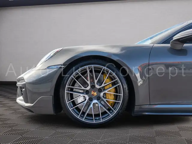 Porsche 911 view 13