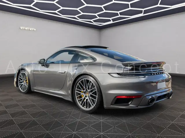 Porsche 911 view 2