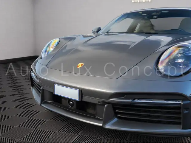 Porsche 911 view 11
