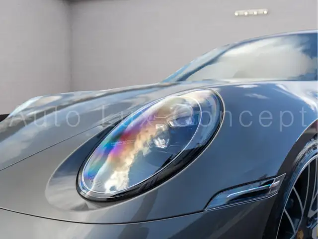 Porsche 911 view 12