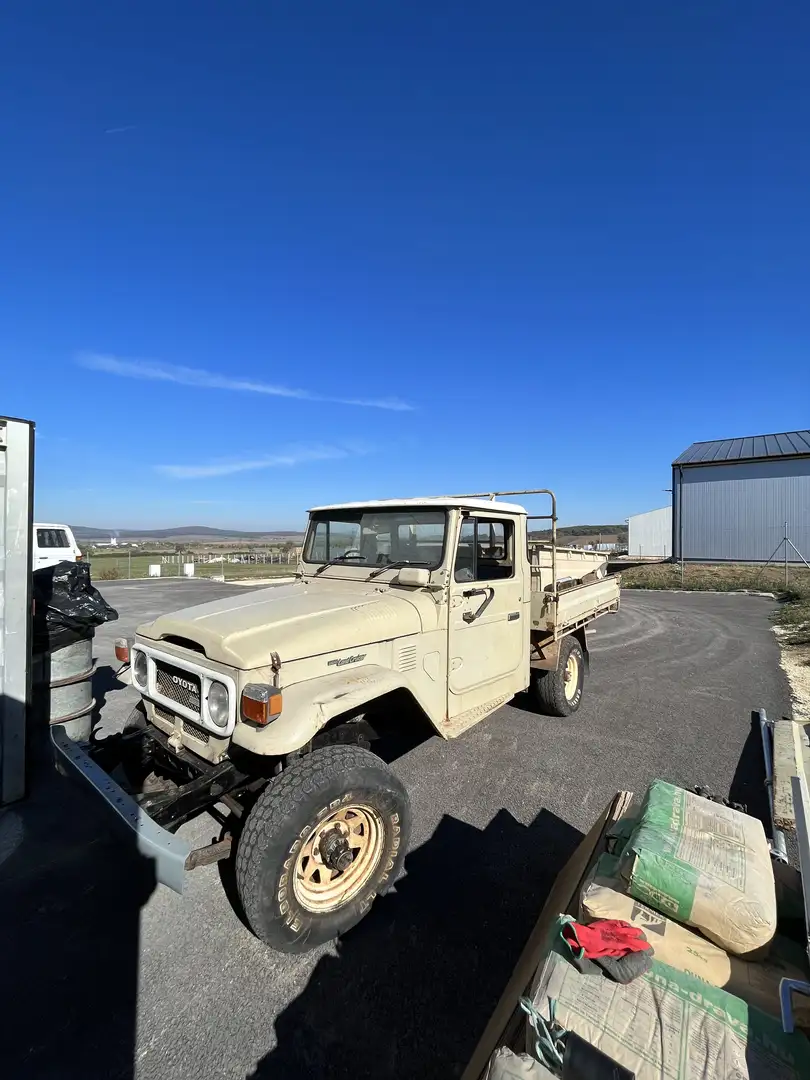 Toyota Land Cruiser HJ47 - 1