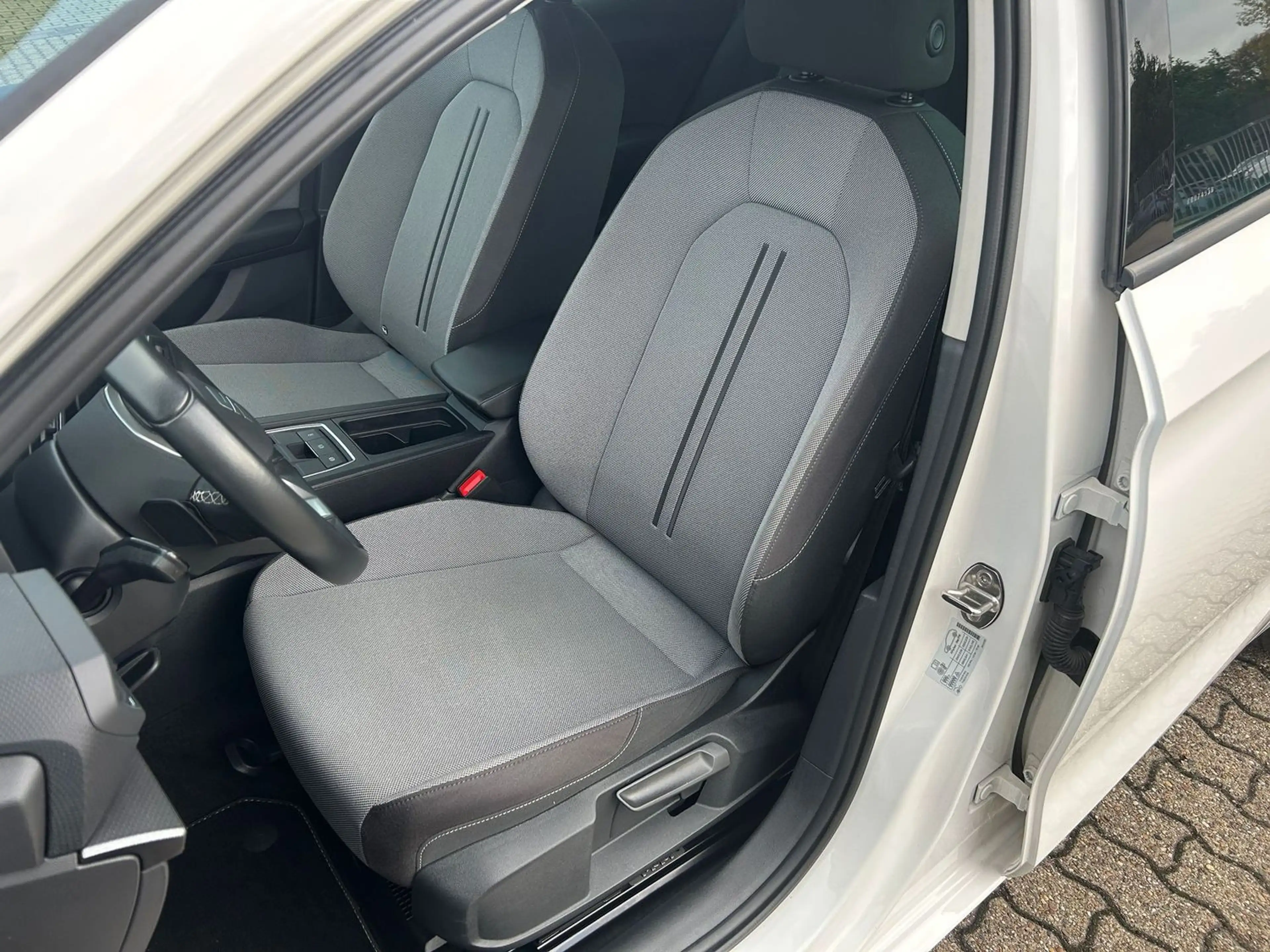 SEAT Leon Style 1.0 eTSI DSG NAVI*KAMERA*PDC*KESSY*LED* — photo 9