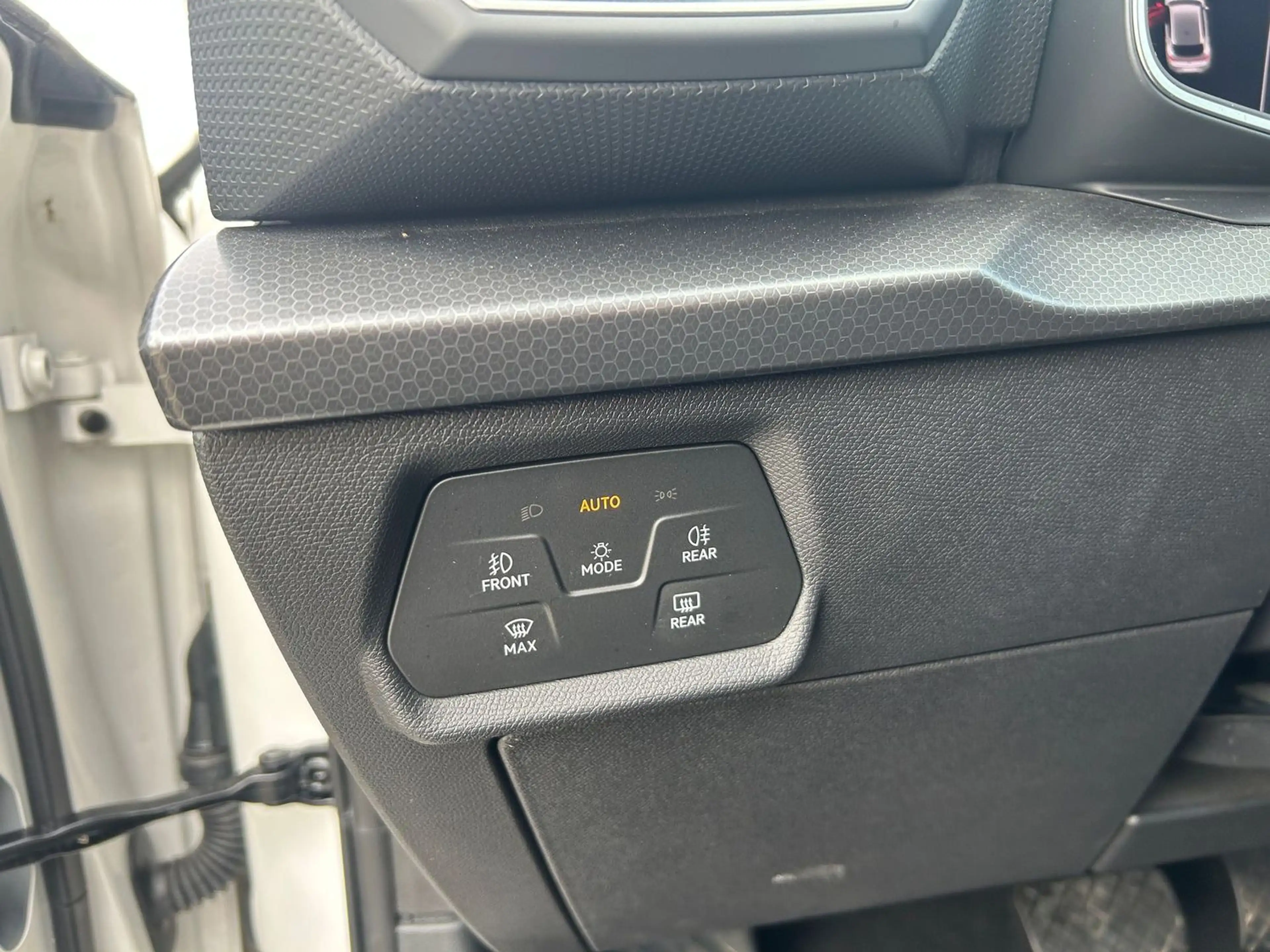 SEAT Leon Style 1.0 eTSI DSG NAVI*KAMERA*PDC*KESSY*LED* — photo 14