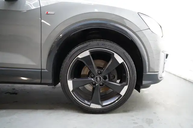 Audi Q2 view 8