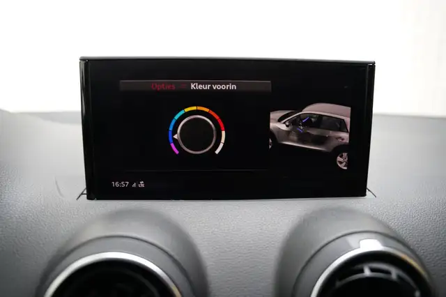 Audi Q2 view 15