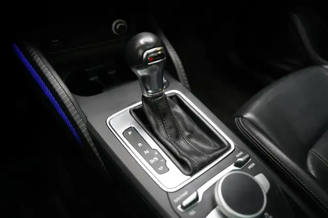 Audi Q2 view 13