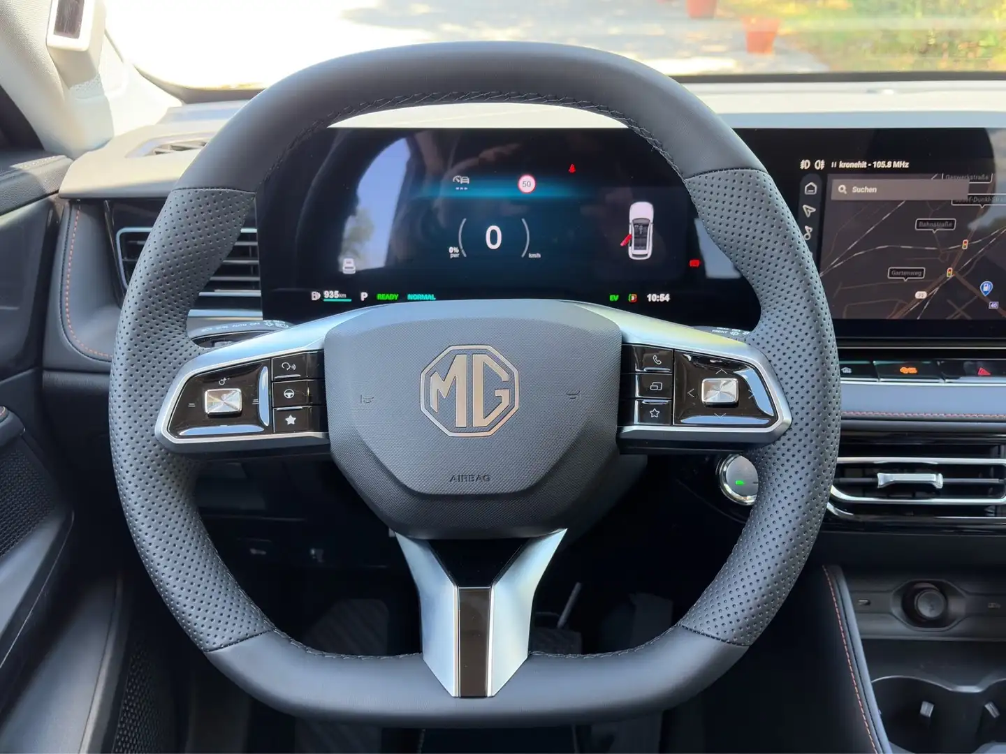 MG HS Hybrid+ Luxury 1,8Wh Aut. Schwarz - 2