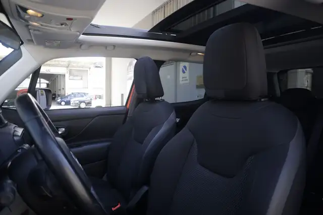 Jeep Renegade view 16