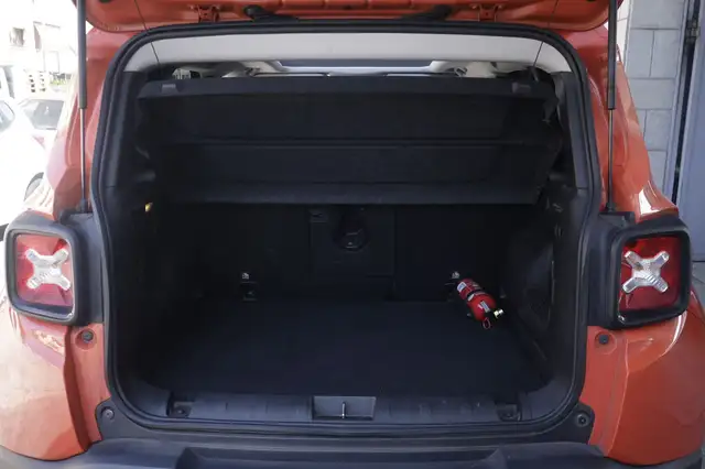 Jeep Renegade view 18