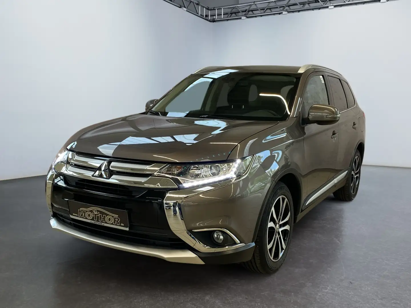 Mitsubishi Outlander SUV-Star 2.0 MIVEC LM KAM 2xKlima SHZ Marrón - 2