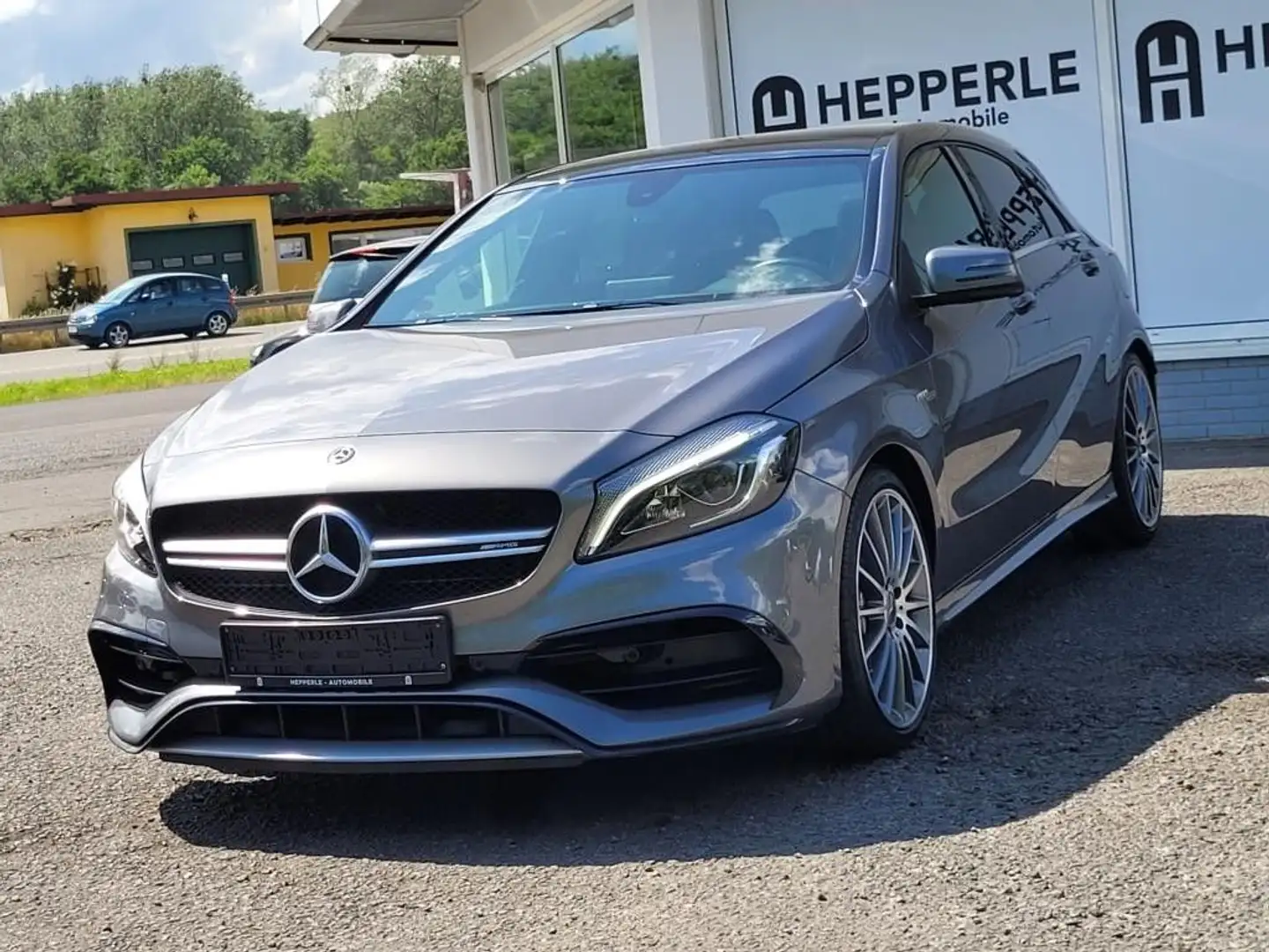 Mercedes-Benz A 45 AMG 4Matic LED+NAVI+PANORAMA+TEMP+KAM+19" Gris - 2