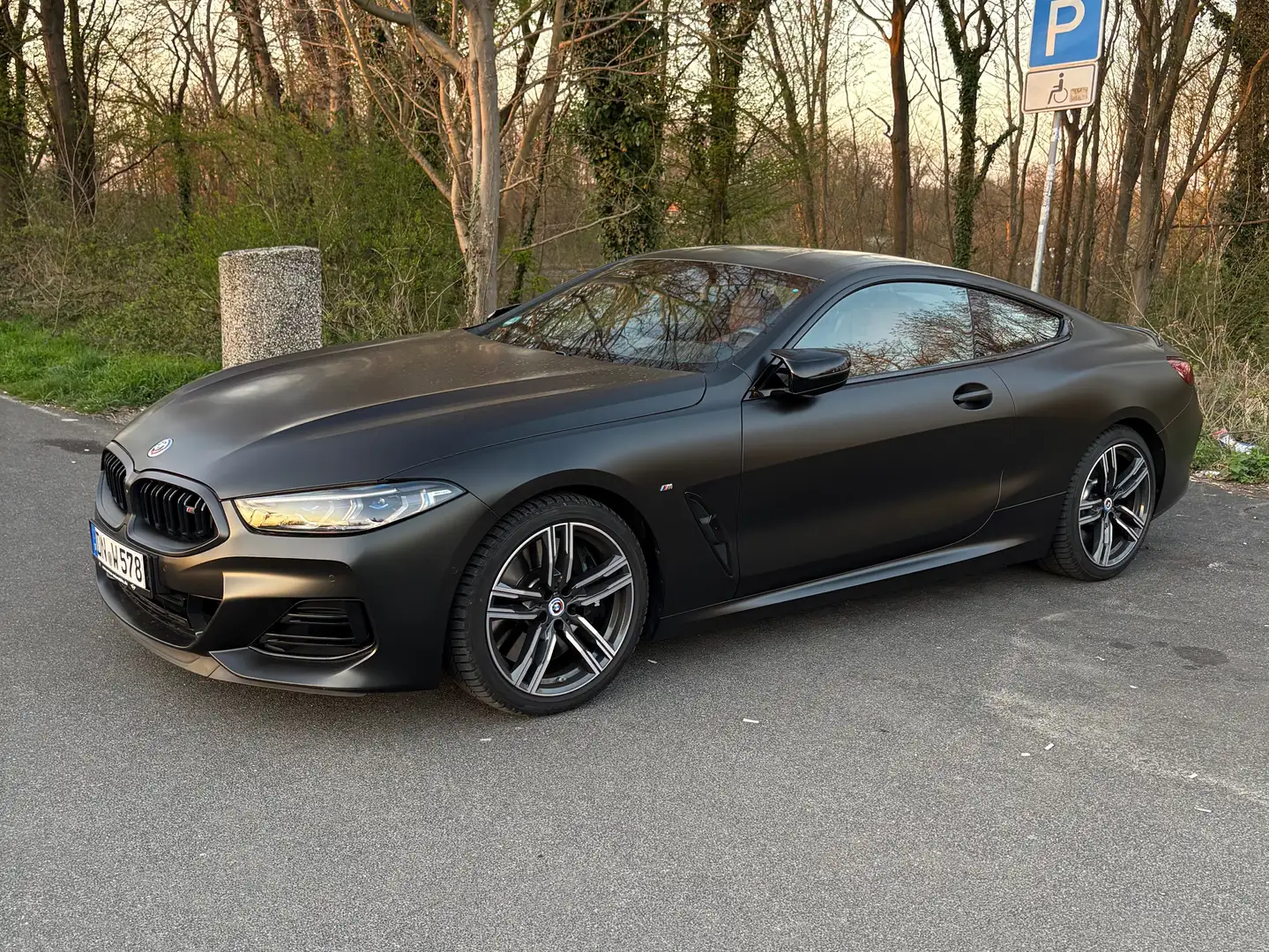BMW M850 8er M850i xDrive Schwarz - 1