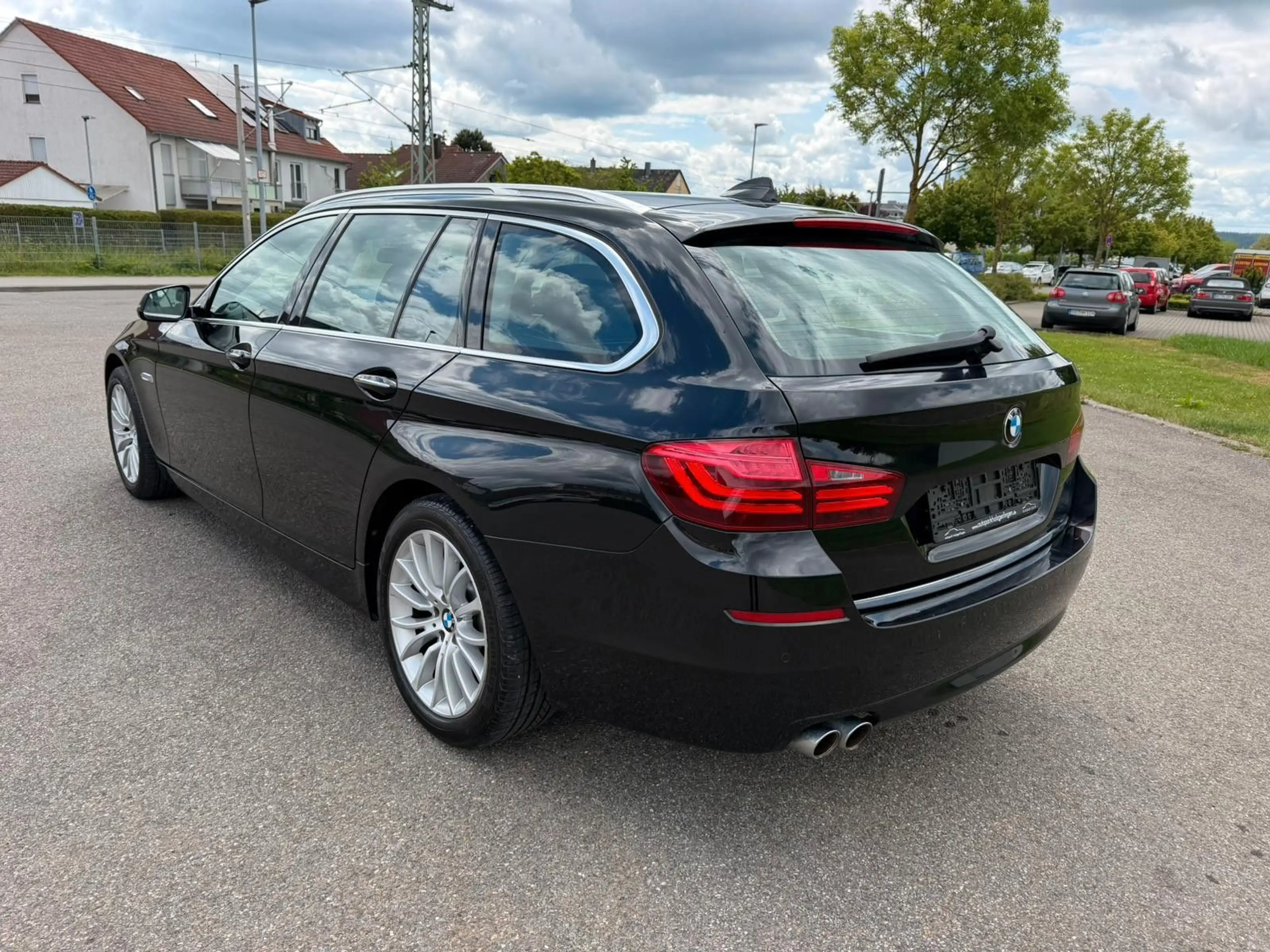 BMW 525 d Touring xDrive*AUTOM*NAVI*LEDER*KEYLESS* — photo 6