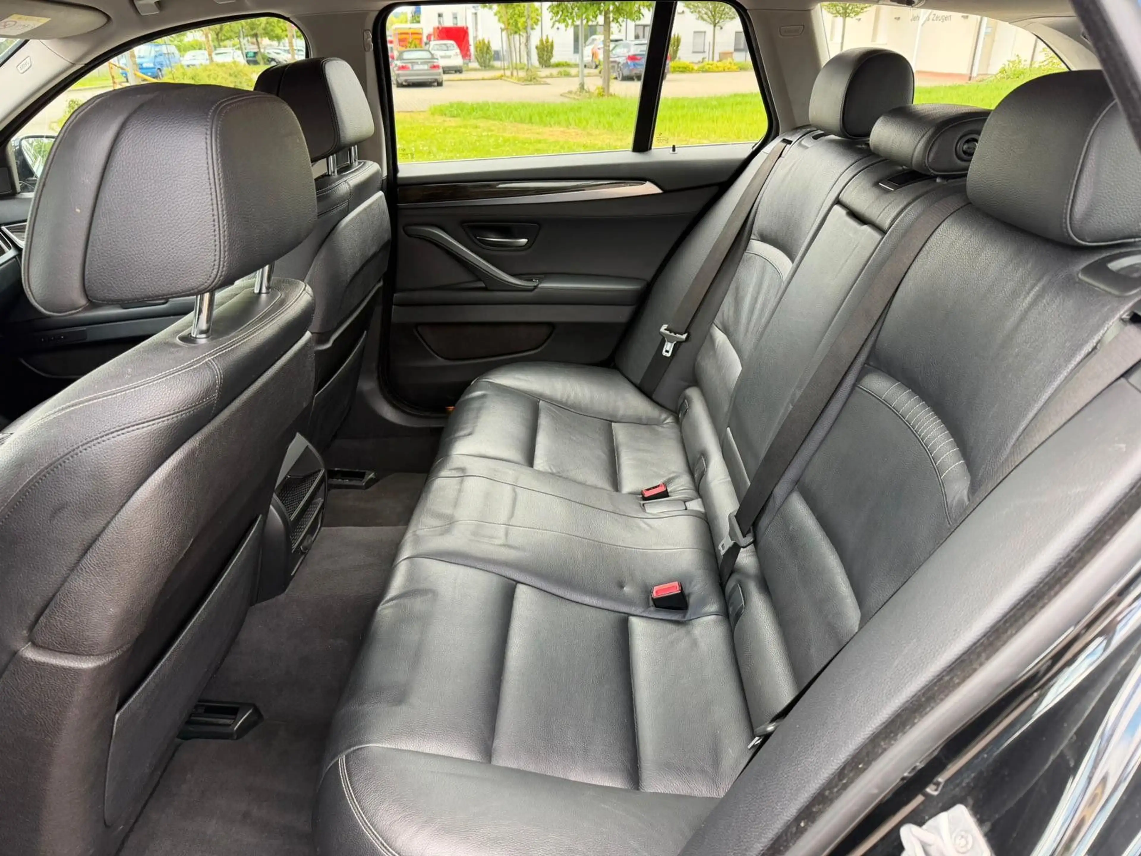 BMW 525 d Touring xDrive*AUTOM*NAVI*LEDER*KEYLESS* — photo 12
