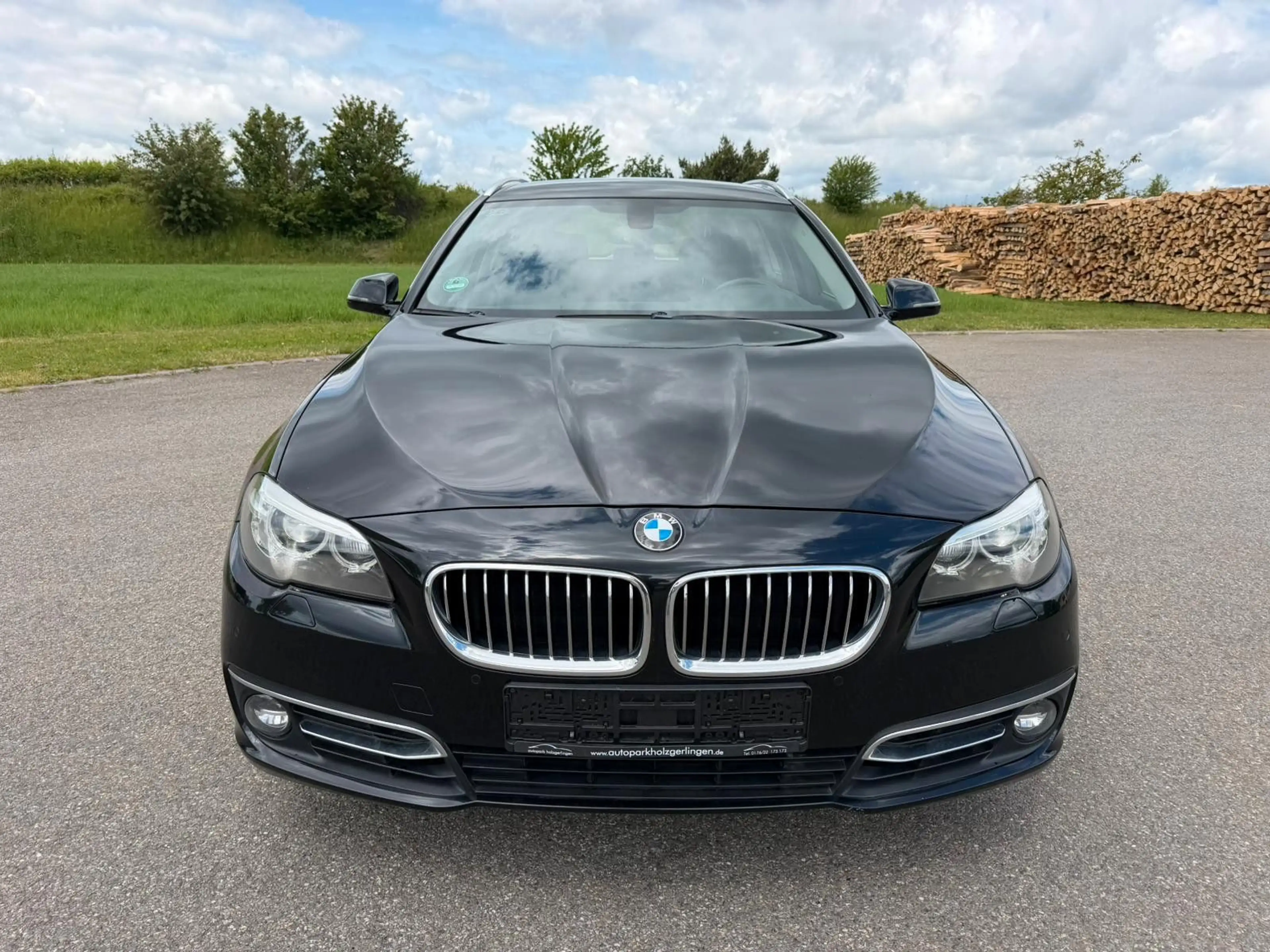 BMW 525 d Touring xDrive*AUTOM*NAVI*LEDER*KEYLESS* — photo 2
