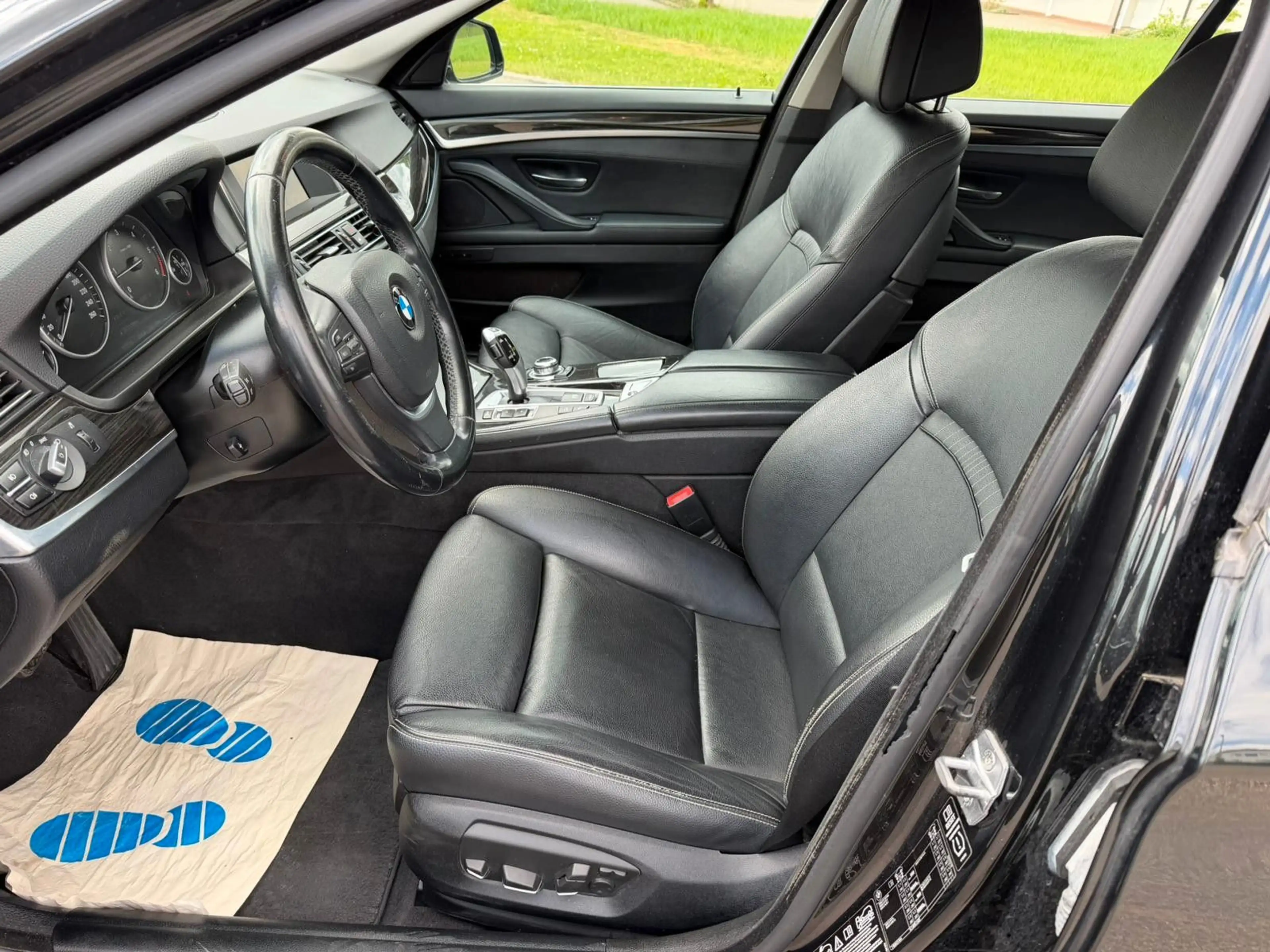 BMW 525 d Touring xDrive*AUTOM*NAVI*LEDER*KEYLESS* — photo 9