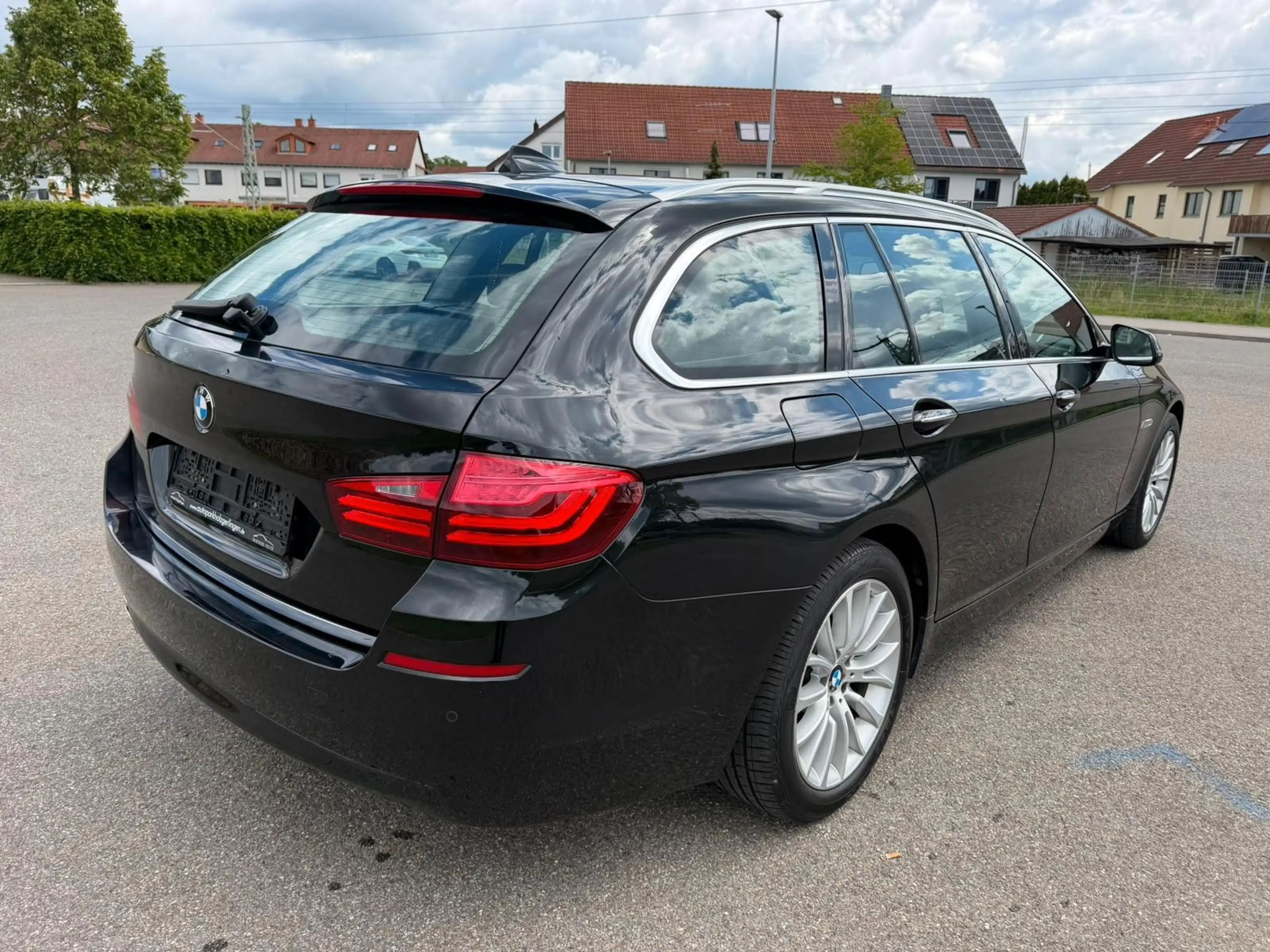 BMW 525 d Touring xDrive*AUTOM*NAVI*LEDER*KEYLESS* — photo 4