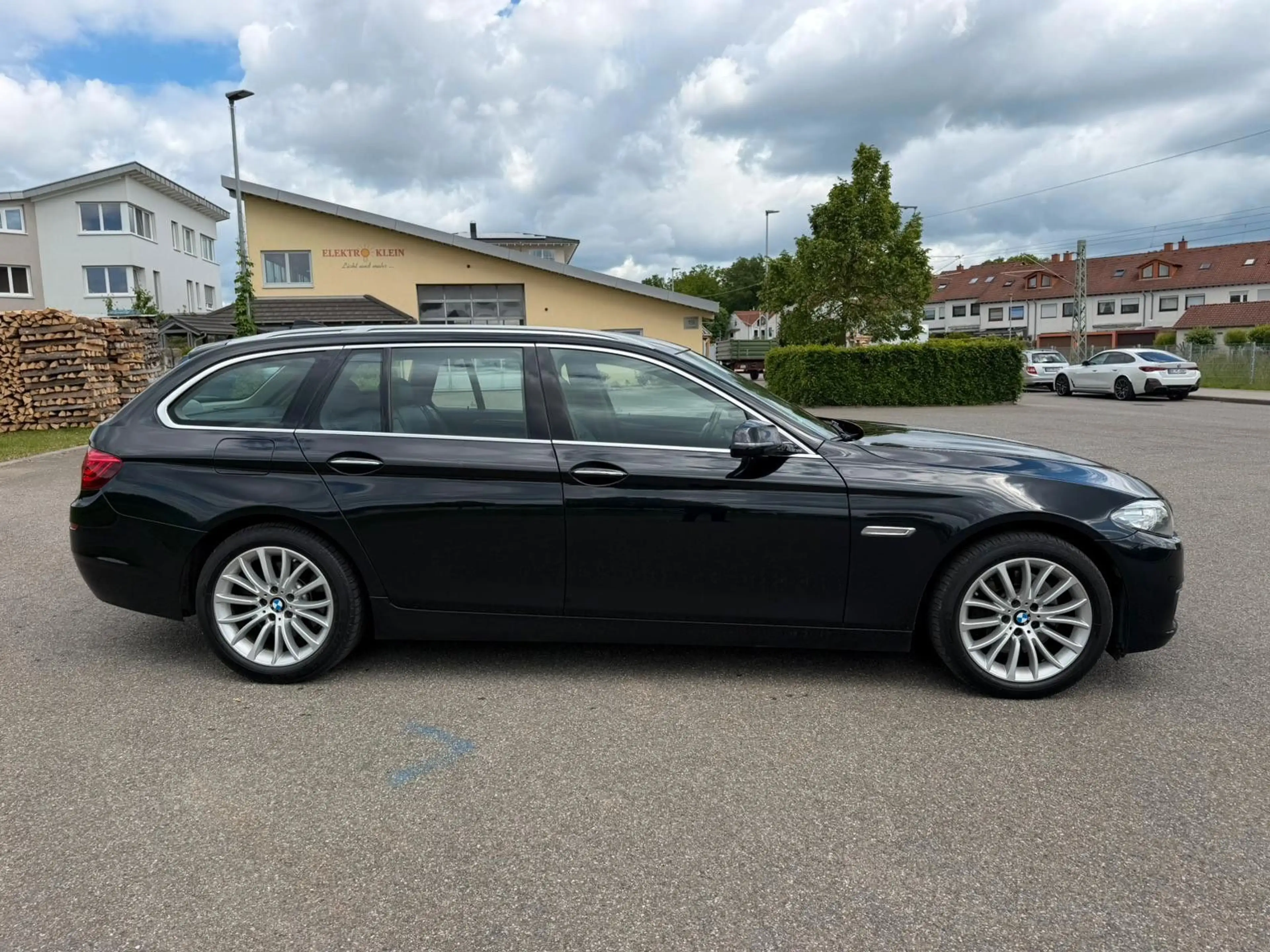 BMW 525 d Touring xDrive*AUTOM*NAVI*LEDER*KEYLESS* — photo 3