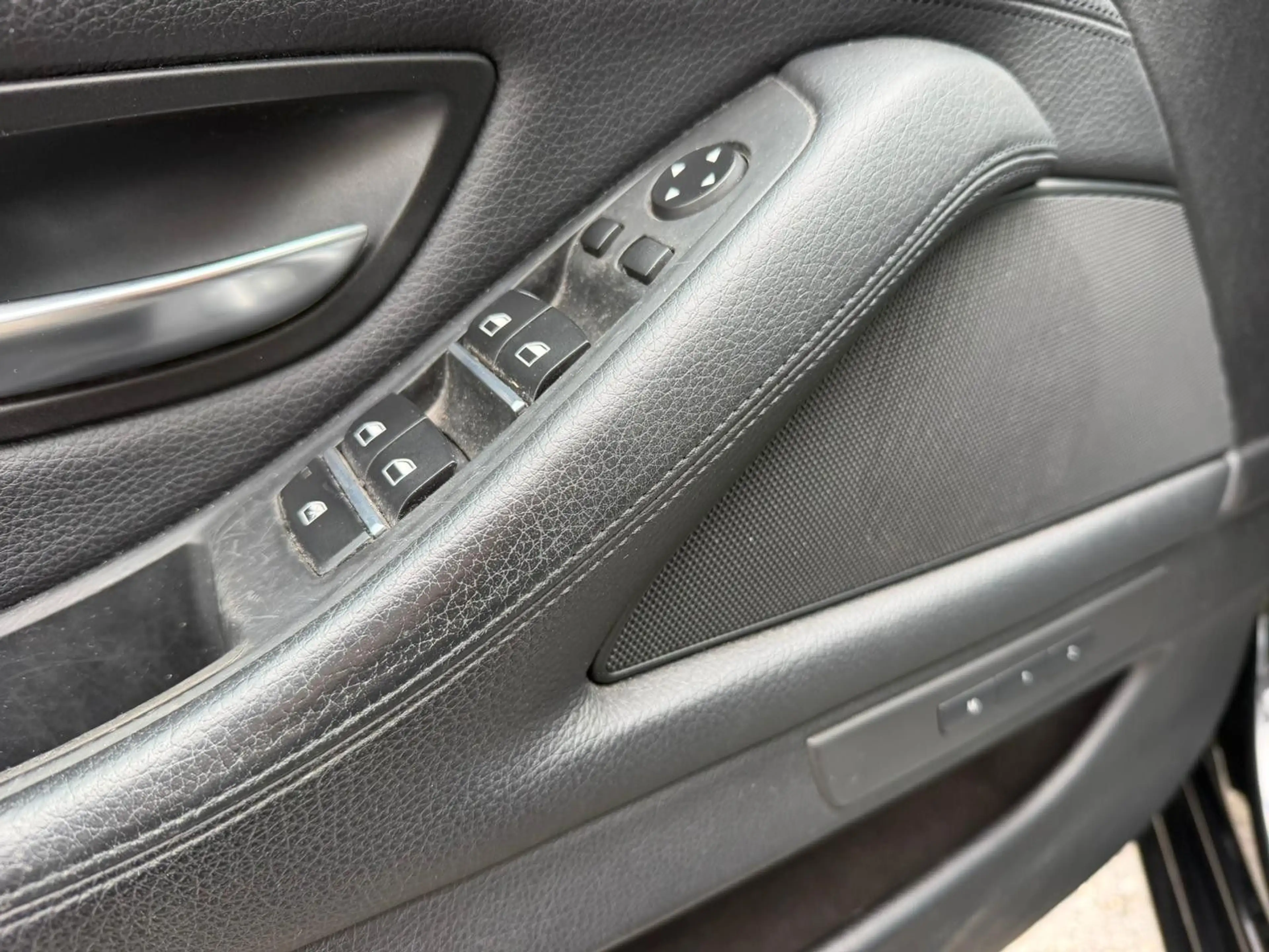 BMW 525 d Touring xDrive*AUTOM*NAVI*LEDER*KEYLESS* — photo 10