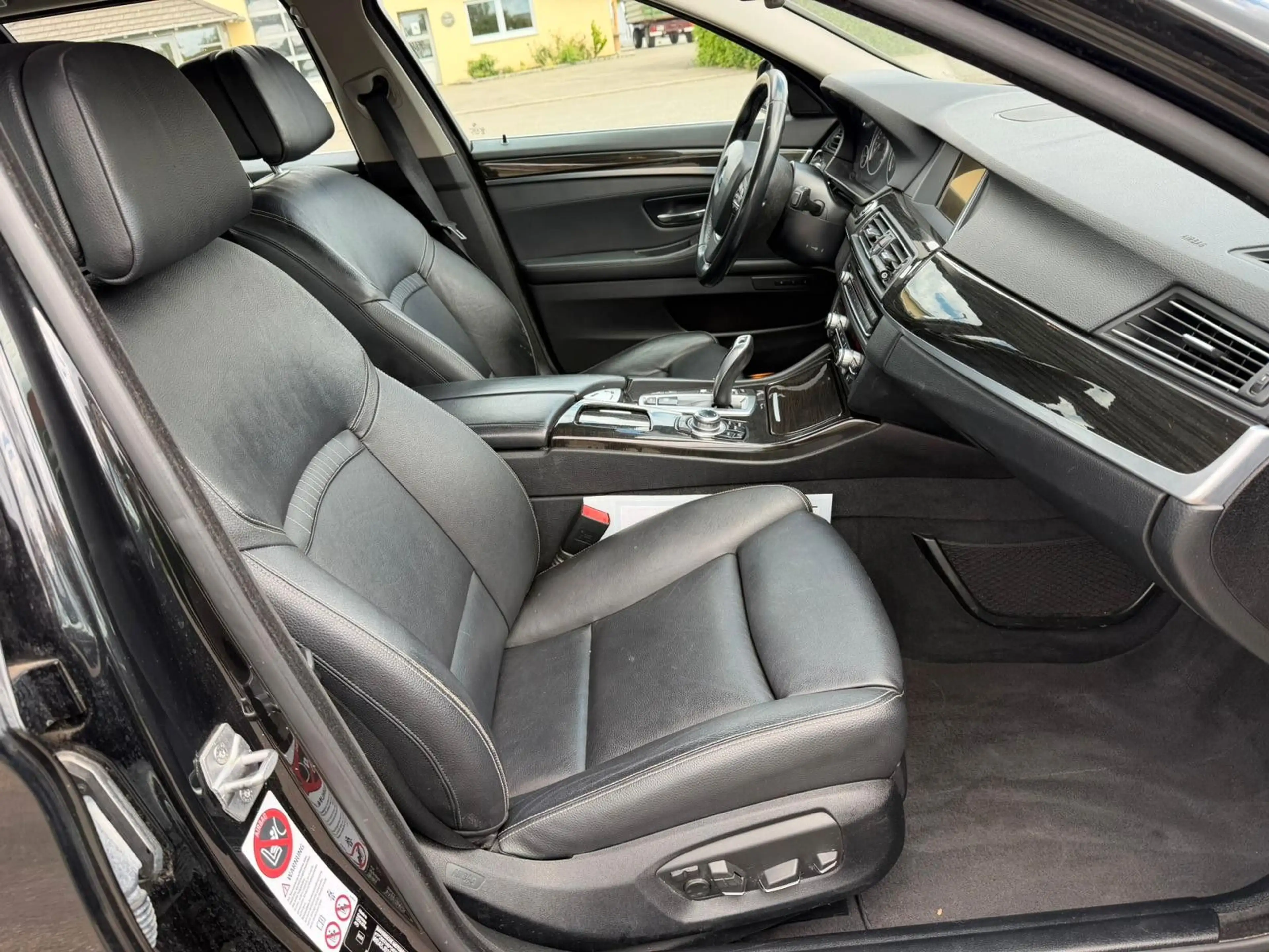 BMW 525 d Touring xDrive*AUTOM*NAVI*LEDER*KEYLESS* — photo 15