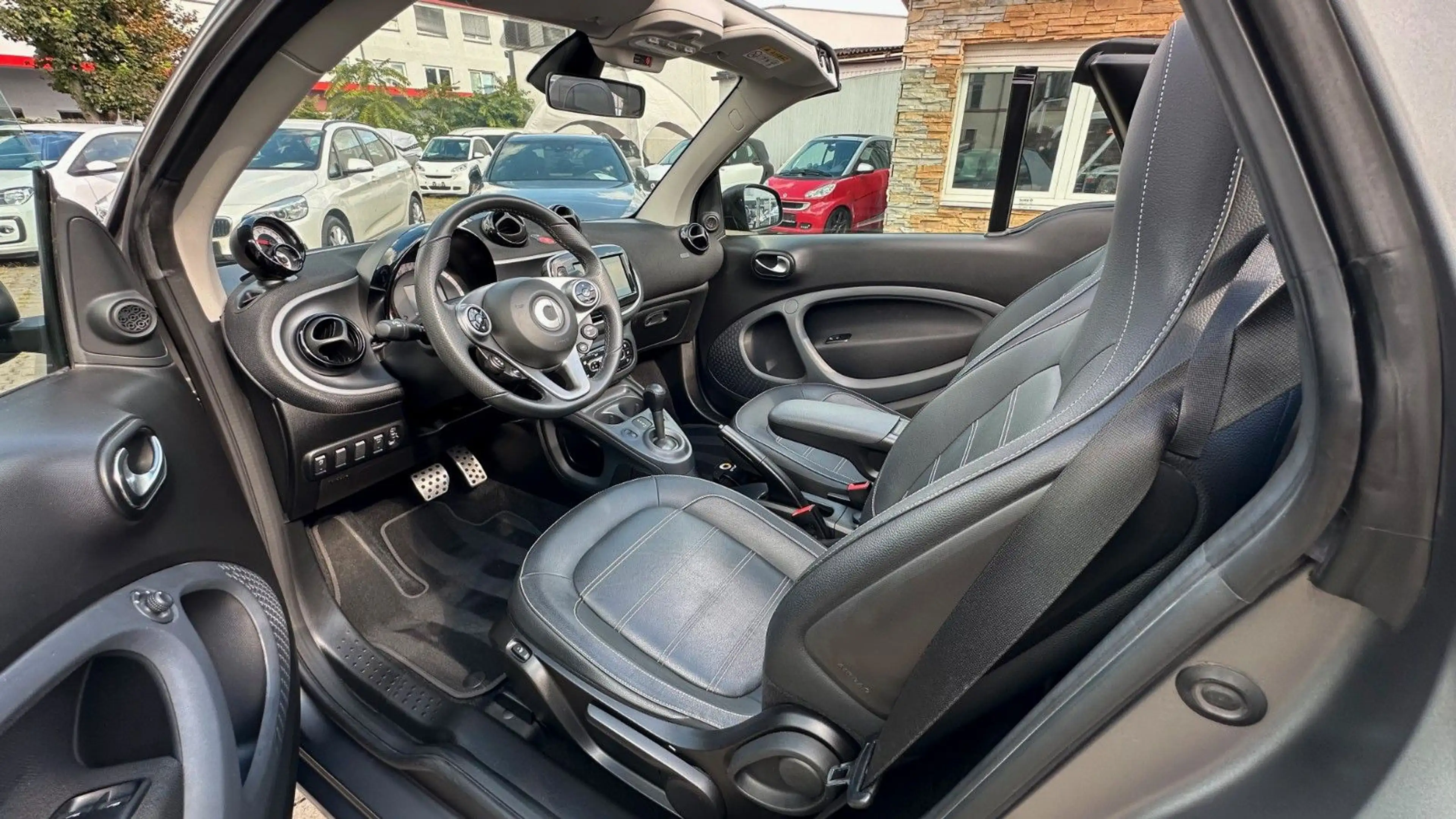 smart forTwo Cabrio TURBO DCT TITANIA MATT GREY! SPORTPAKET! — photo 7