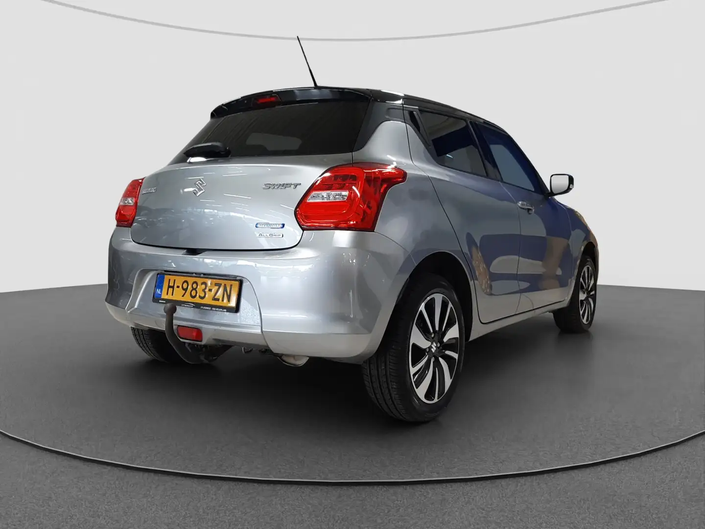 Suzuki Swift 1.2 AllGrip Style Smart Hybrid | Navigatie | Camer Grijs - 2