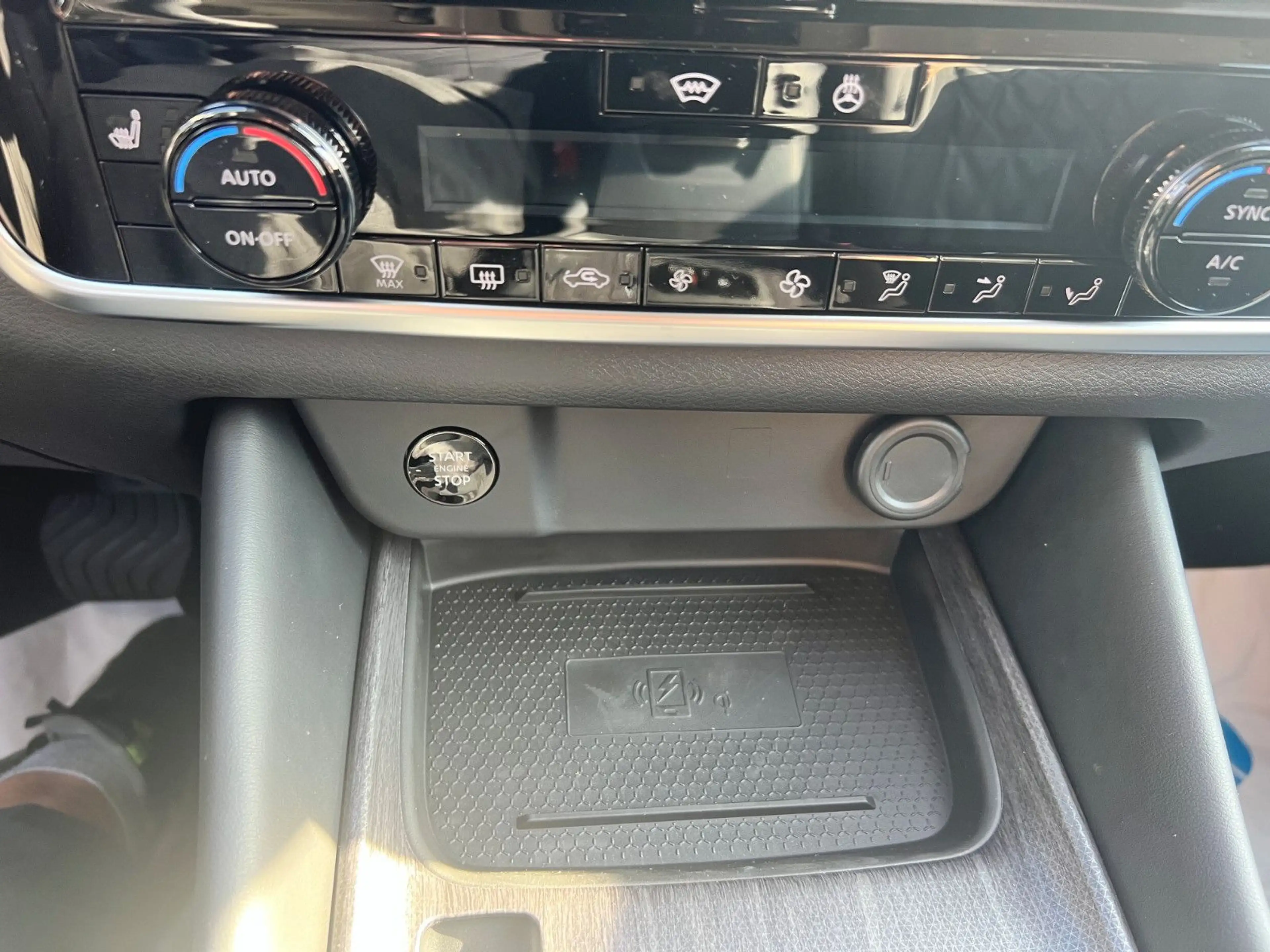 Nissan Qashqai 1.3 DIG-T MHEV Tekna+ ACC 360º Kamera — photo 14