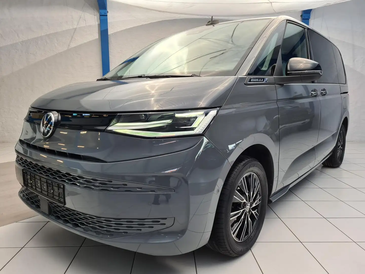 Volkswagen T7 Multivan eHybrid | HUD | IQ Light | ACC | AHK Gris - 2