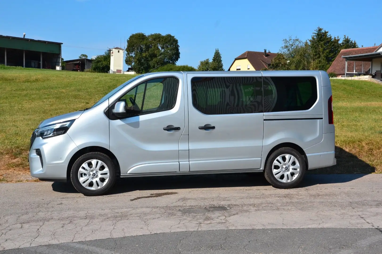 Nissan Primastar Kombi9 L1H1 2,8t dci150 MT TEKNA Grau - 2