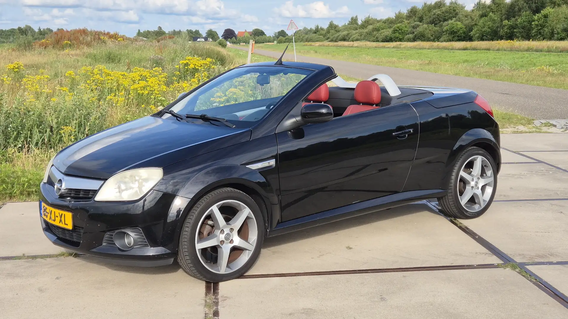 Opel Tigra 1.4 Twintop Temptation Zwart - 1