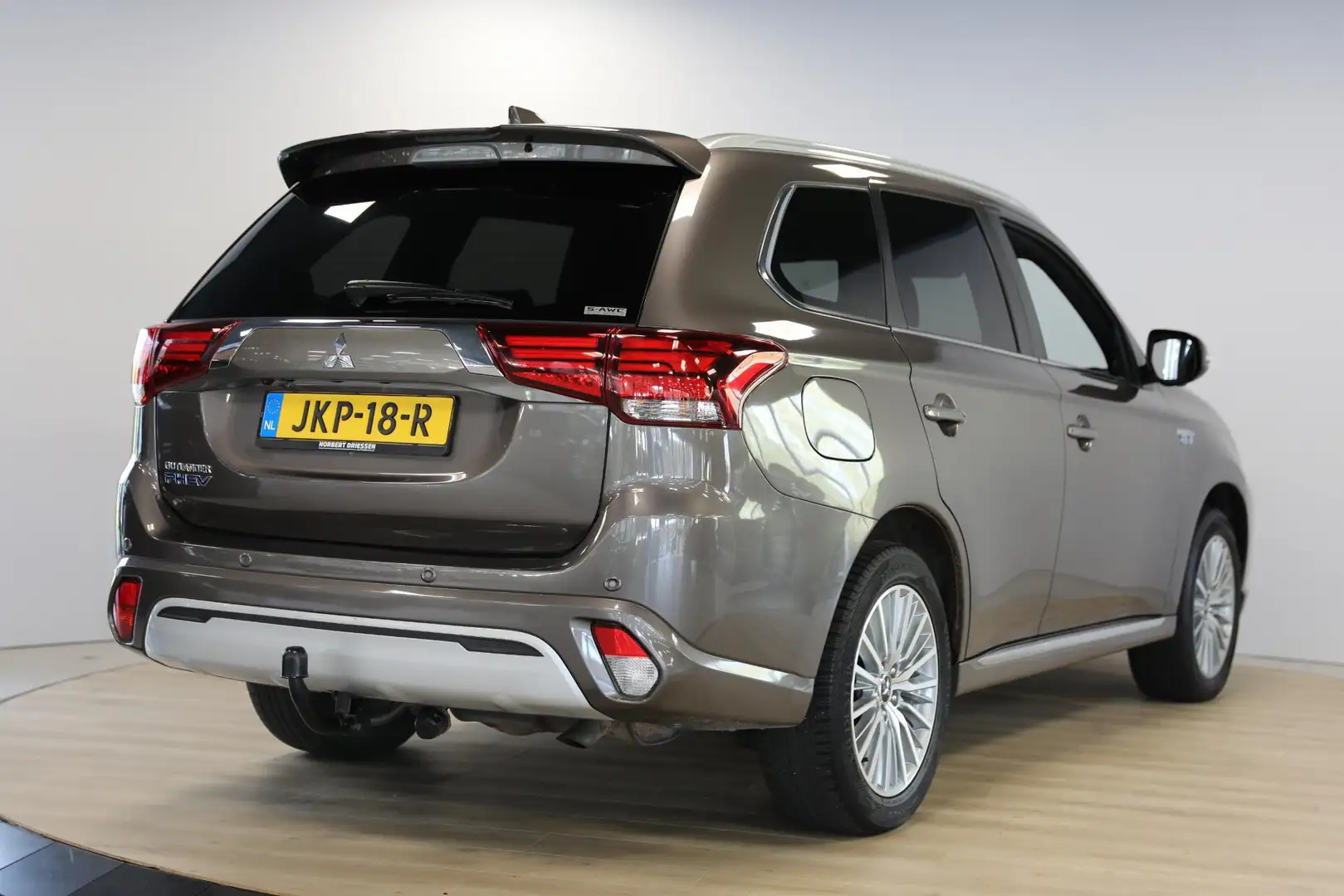 Mitsubishi Outlander 2.4 PHEV Instyle | Schuif- kanteldak | Trekhaak Bruin - 2