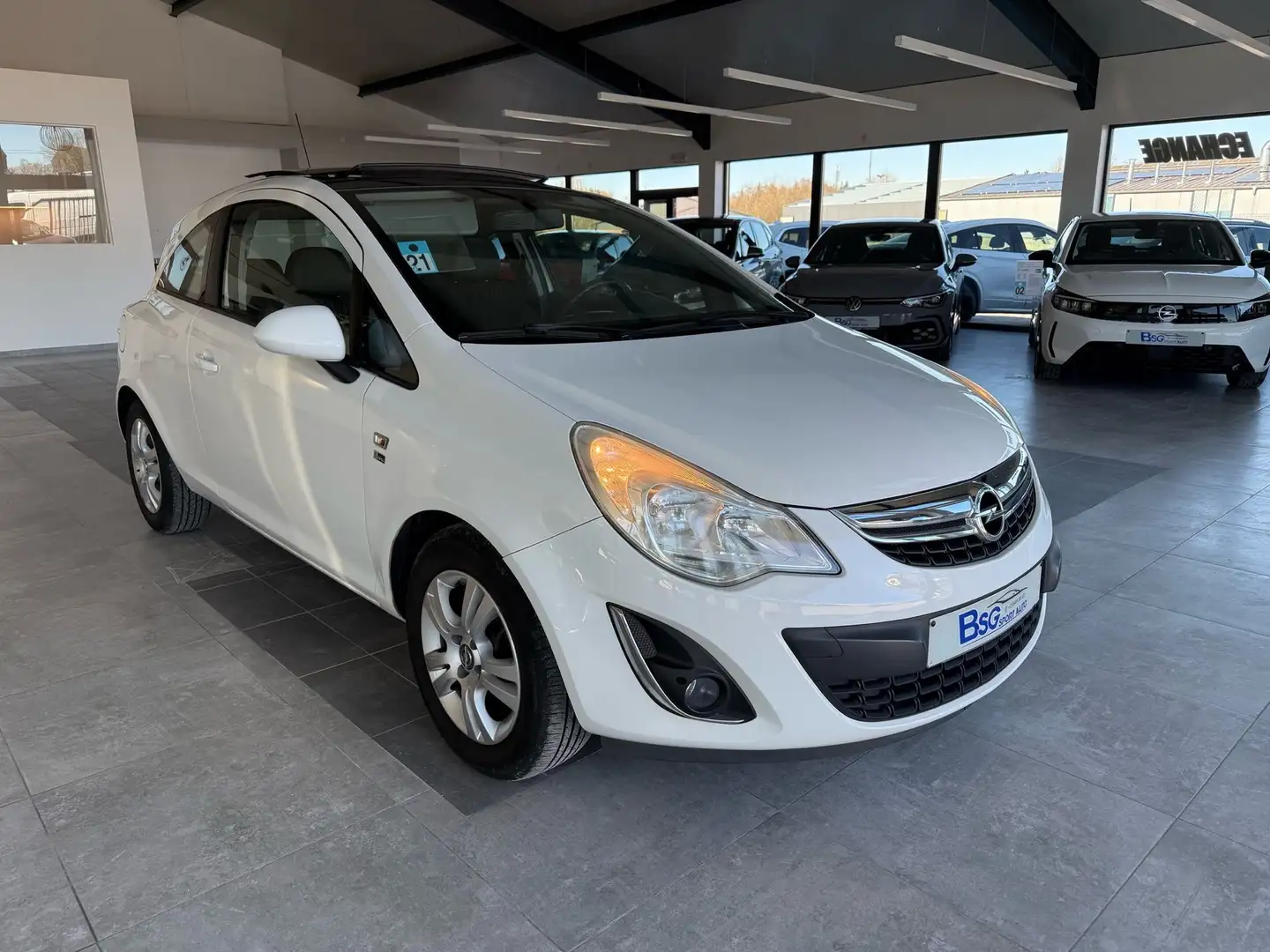 Opel Corsa 1.2i ecoFLEX Enjoy 150 Years Start/Stop - 2