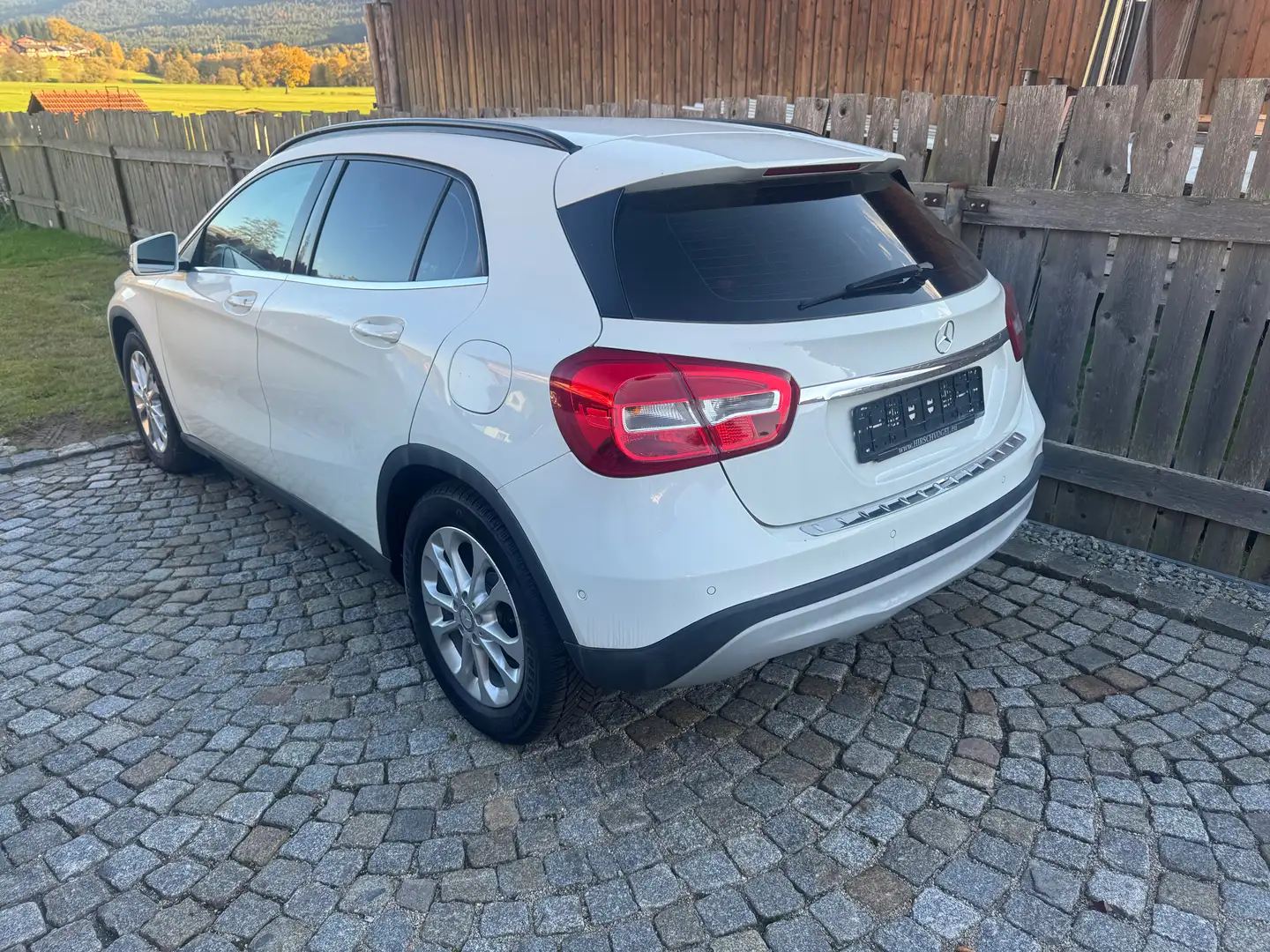 Mercedes-Benz GLA 220 GLA 220 d 4Matic 7G-DCT Weiß - 2