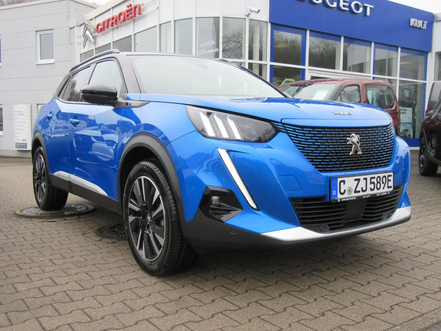 Peugeot 2008 e-2008 GT Pack Elektromotor 136 Blau - 1