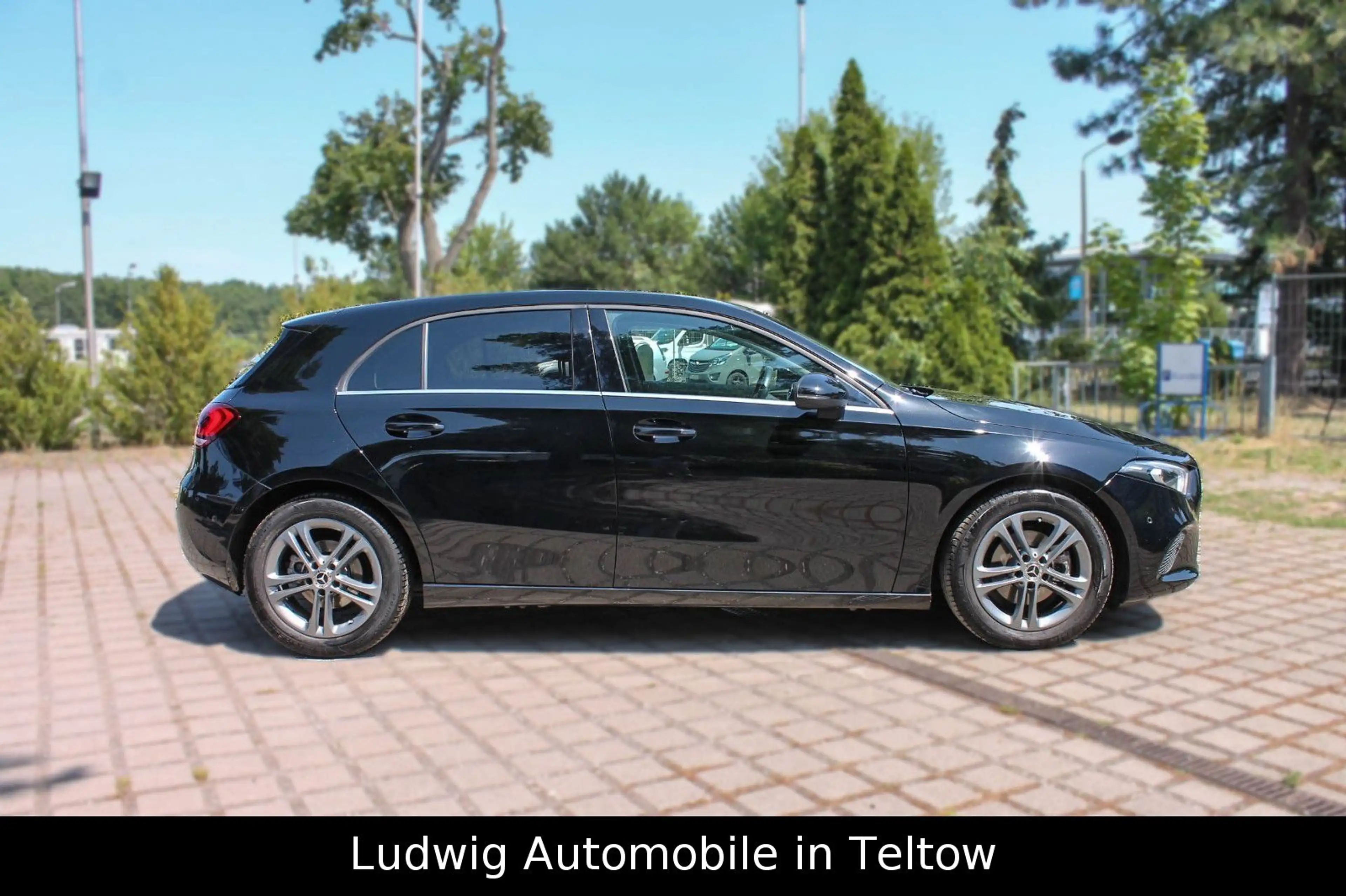 Mercedes-Benz A 180 AUT*LED*MBUX*NAVI*Ambiente*SHZ — photo 4