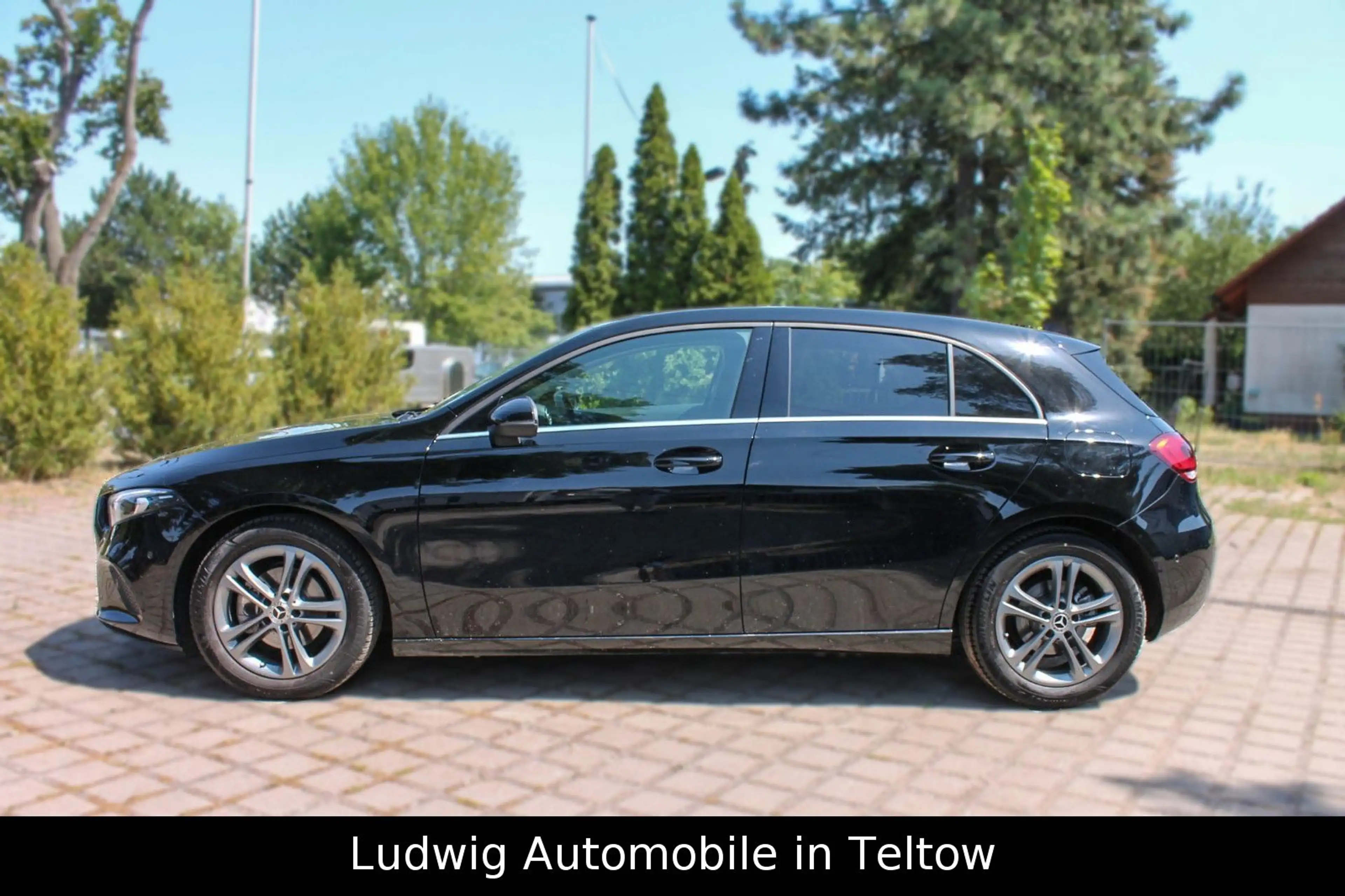 Mercedes-Benz A 180 AUT*LED*MBUX*NAVI*Ambiente*SHZ — photo 8