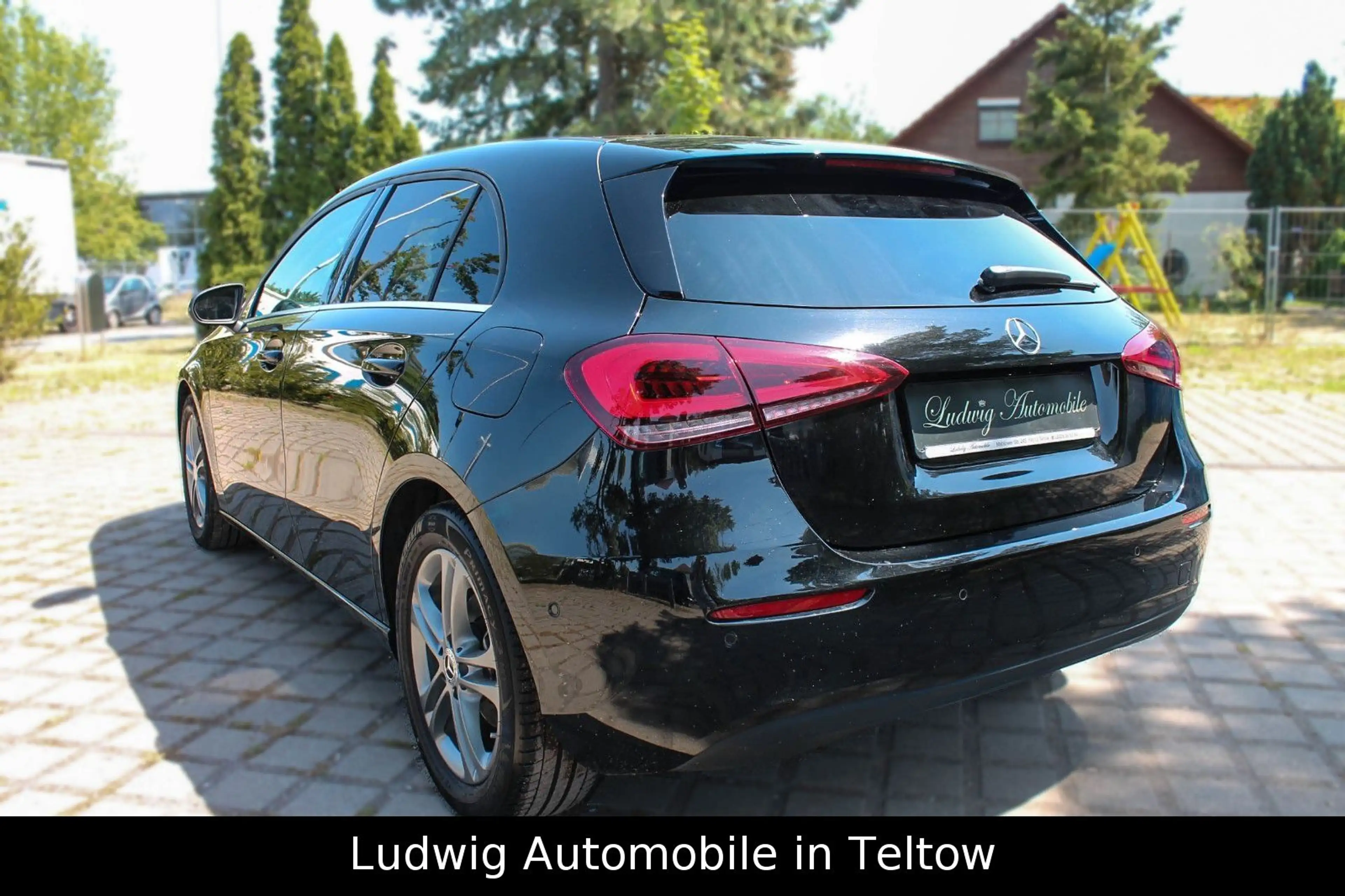 Mercedes-Benz A 180 AUT*LED*MBUX*NAVI*Ambiente*SHZ — photo 7