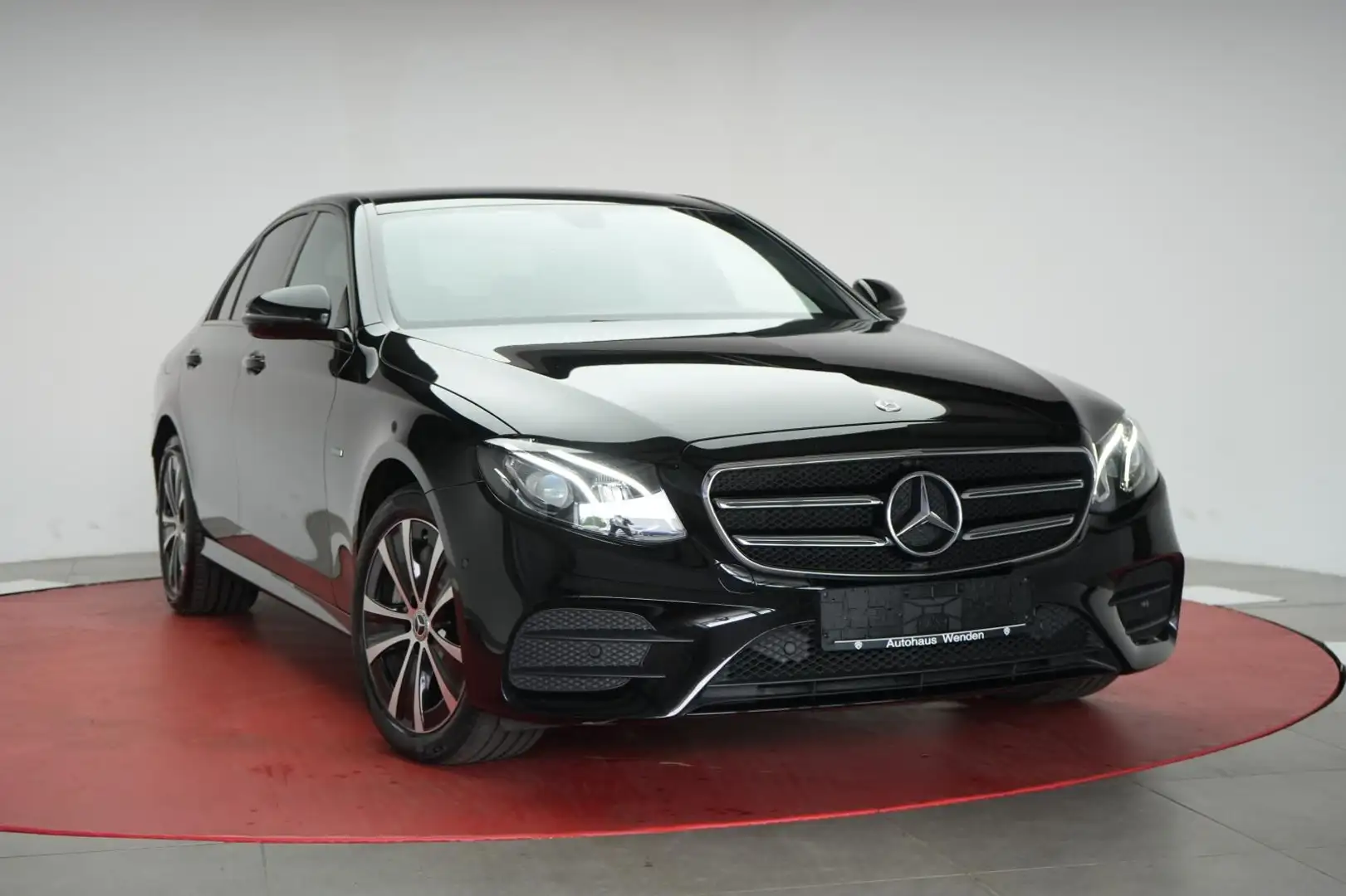 Mercedes-Benz E 300 e 9G-Tronic AMG Navi/Temp/LED/Alcantara Чёрный - 1
