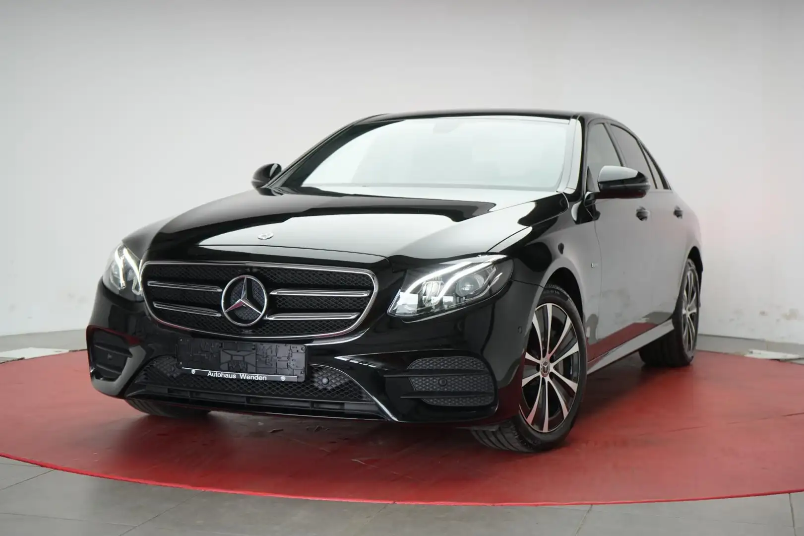 Mercedes-Benz E 300 e 9G-Tronic AMG Navi/Temp/LED/Alcantara Чёрный - 2