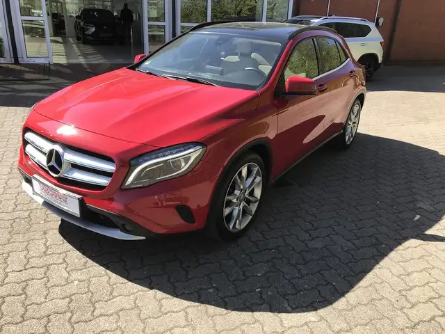 Mercedes-Benz GLA 180 LEDER / PANORAMA