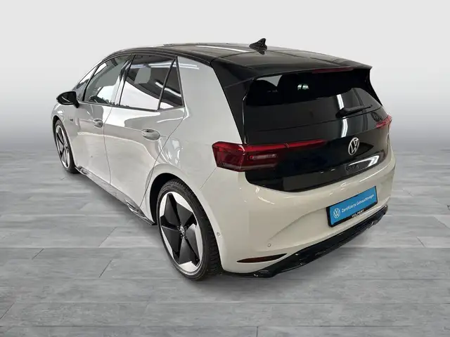 Volkswagen Id.3 view 5