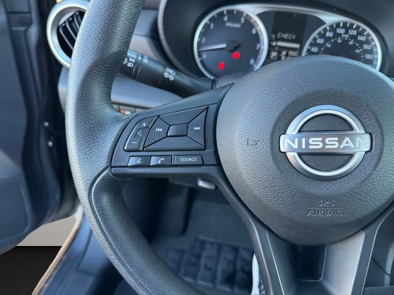 Nissan Versa снимка Nissan Versa