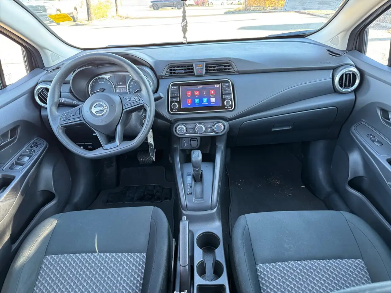 Nissan Versa снимка Nissan Versa