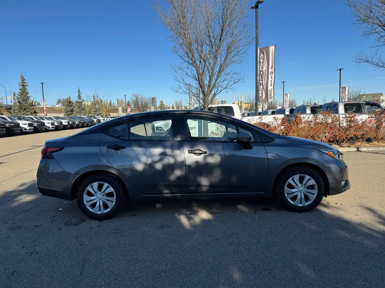 Nissan Versa снимка Nissan Versa