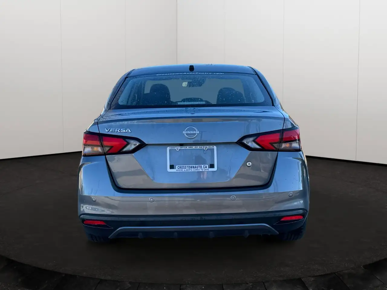Nissan Versa снимка Nissan Versa