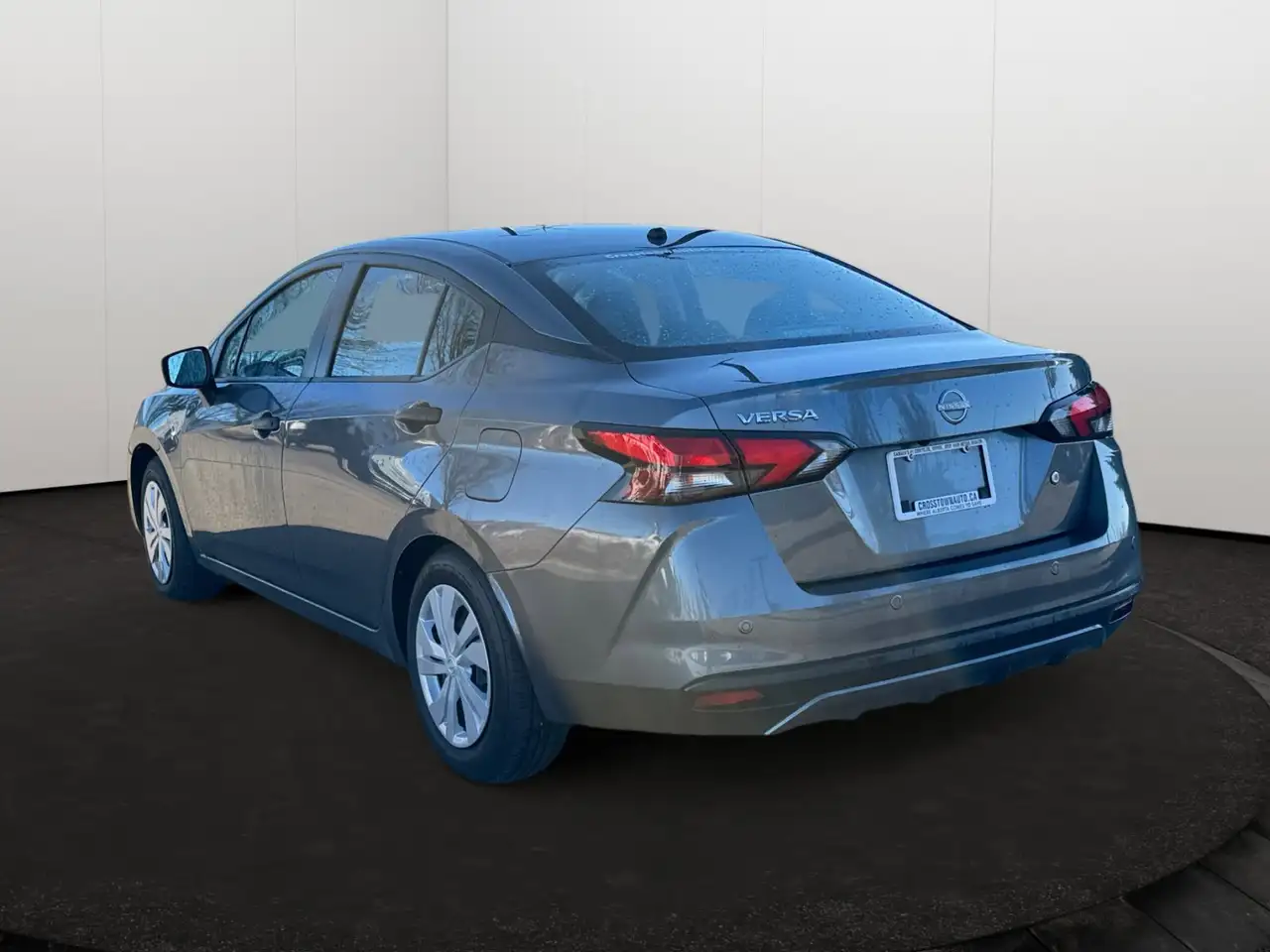 Nissan Versa снимка Nissan Versa