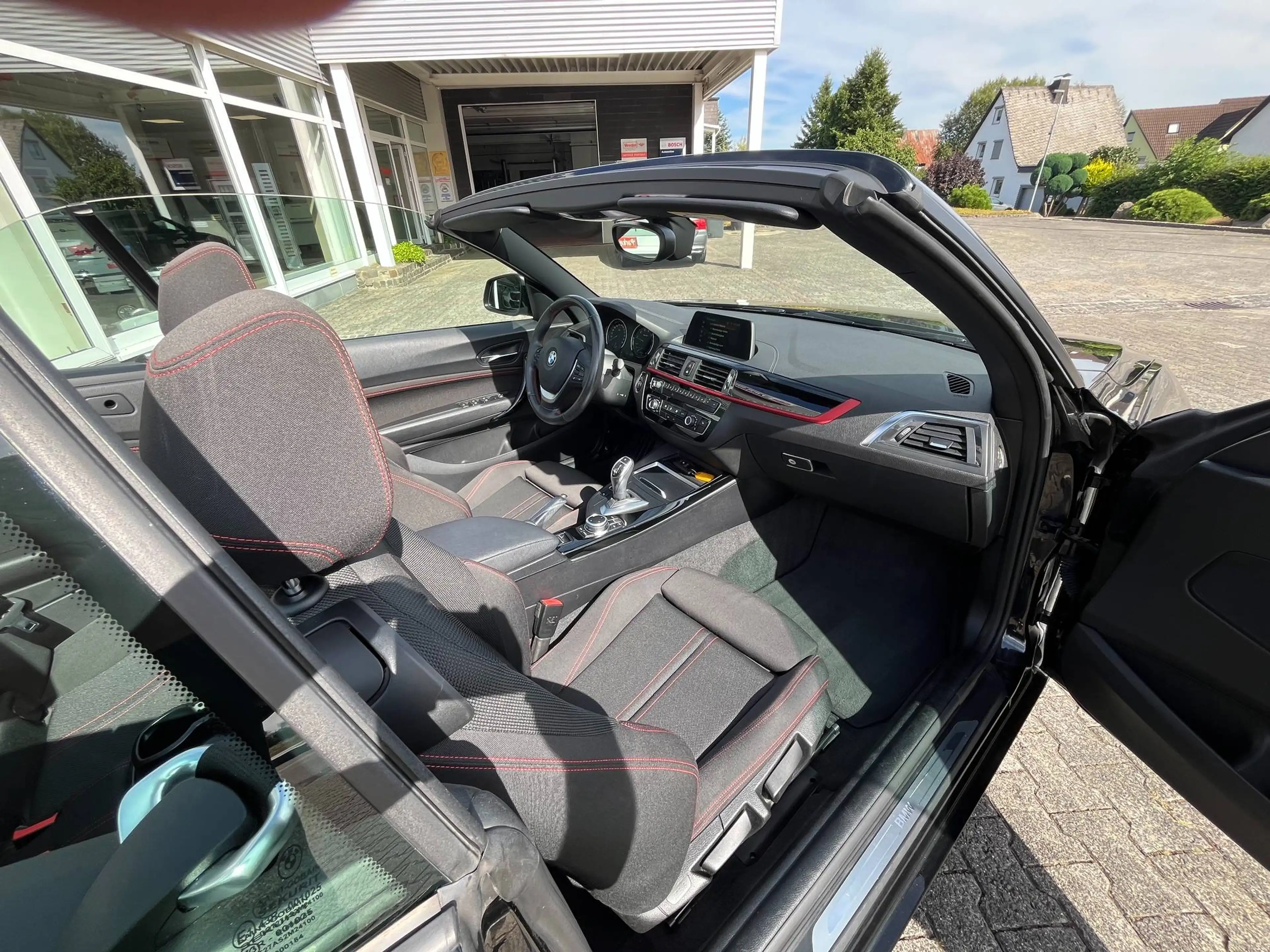 BMW 220 220 i Cabrio Sport Line — photo 12