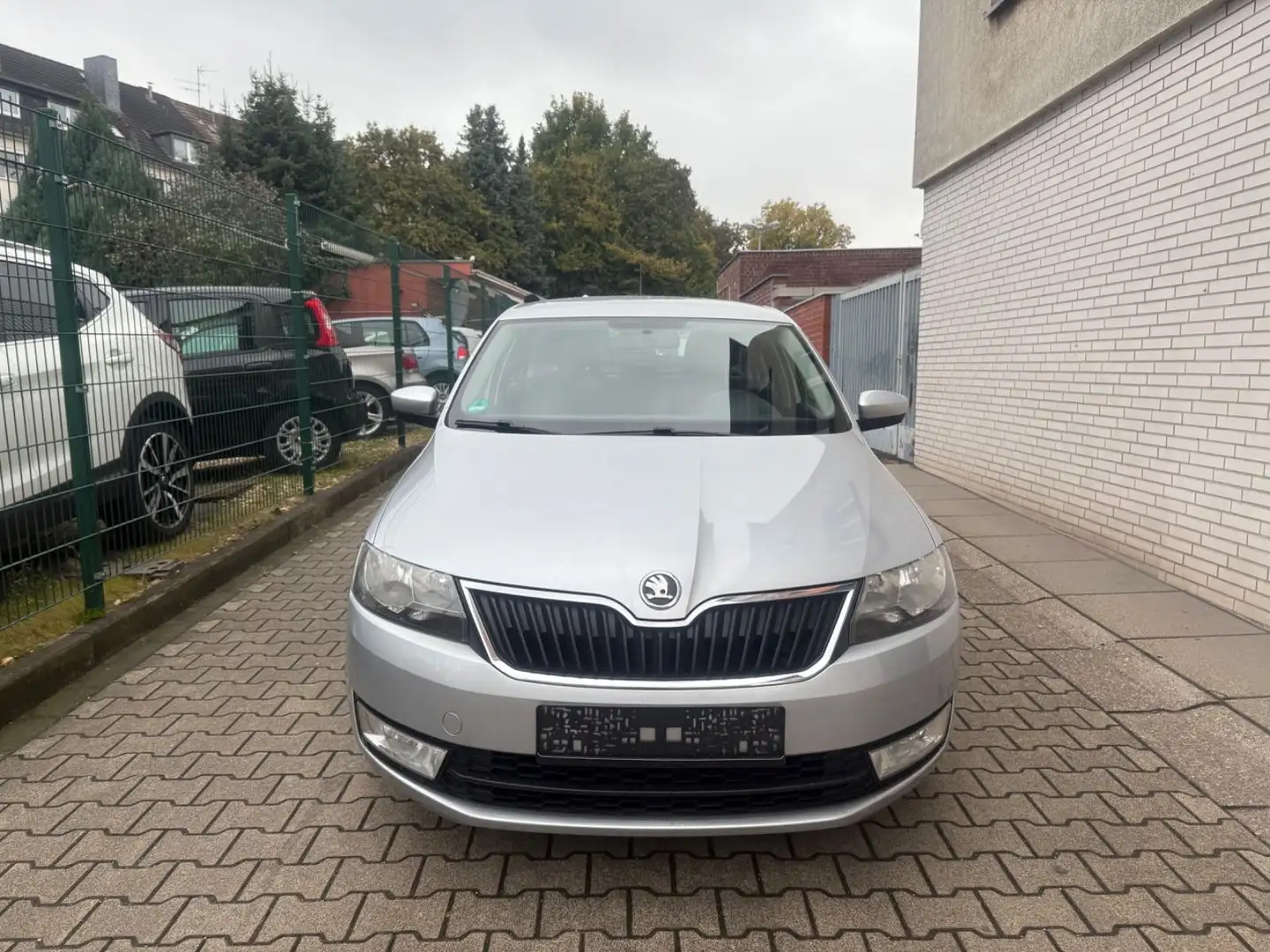 Skoda Rapid/Spaceback Ambition TÜV NEU*2.HAND*AHK Argent - 2