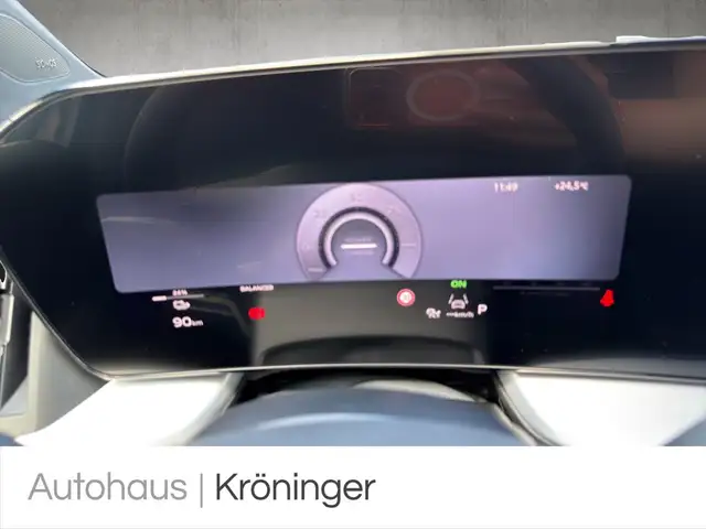 Audi E-Tron view 12