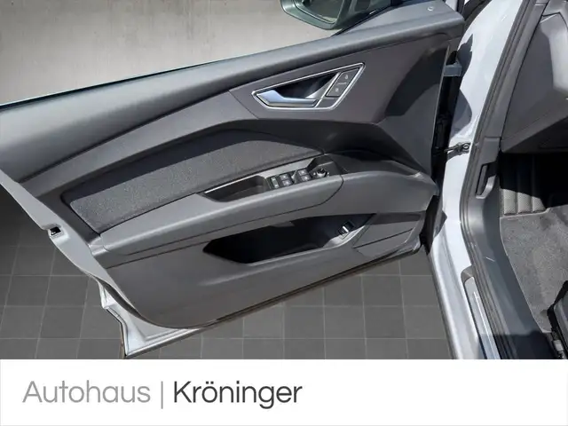 Audi E-Tron view 8